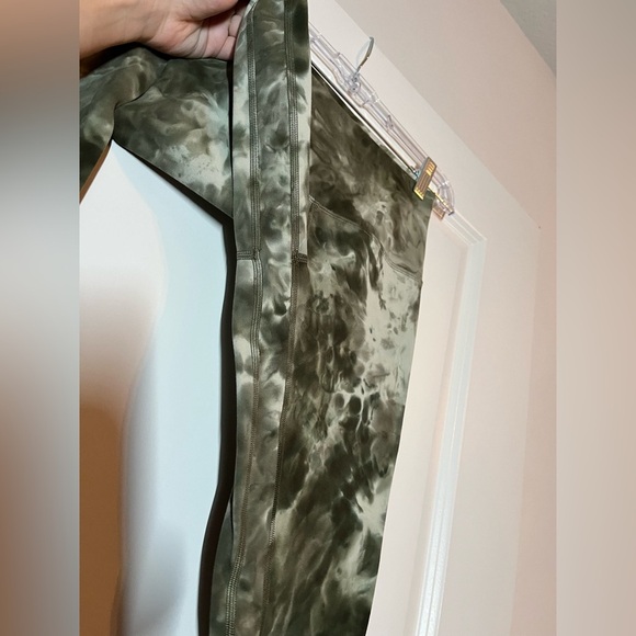 Lululemon Align Pant 28" in Diamond Dye Light Sage Army Green Dark Olive Size 4 - Picture 7 of 8